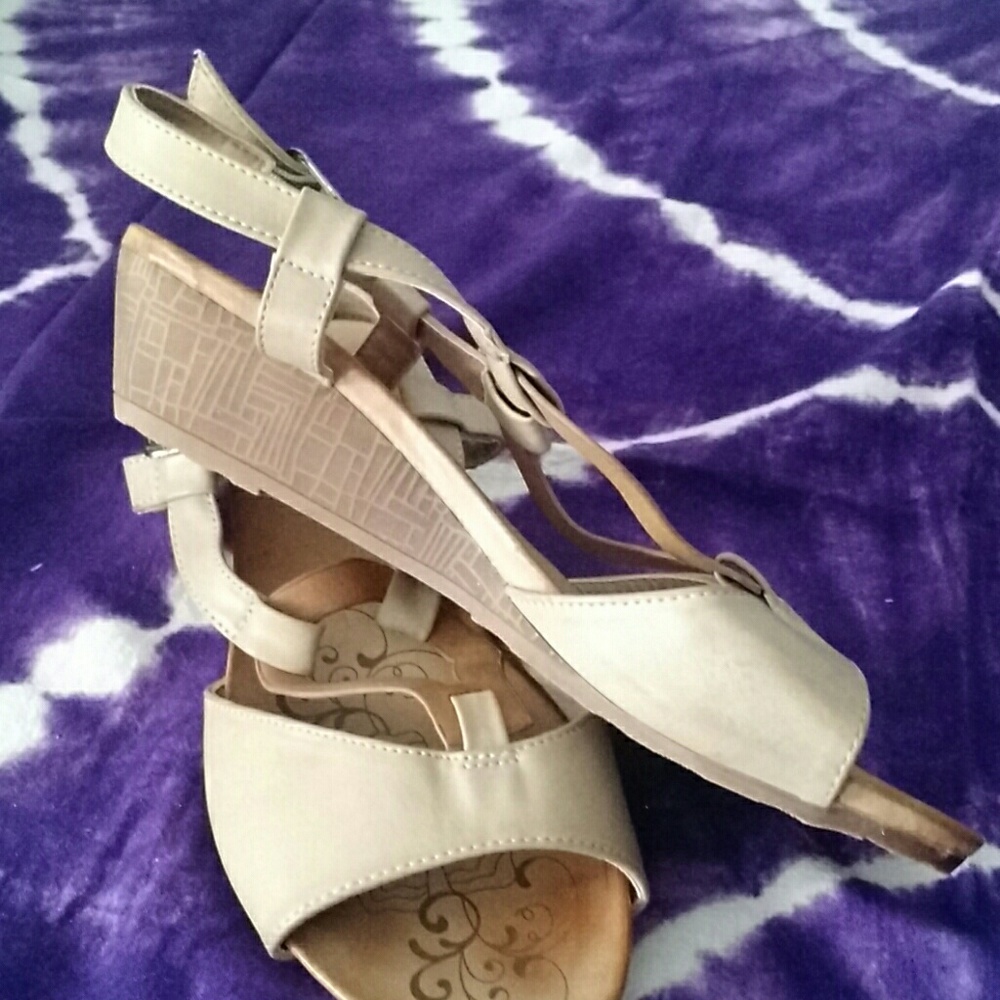 Shoes - Picture 2 of 3